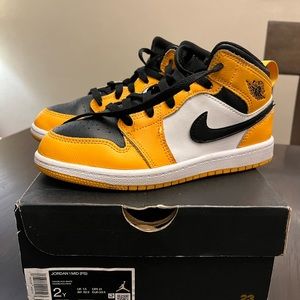 Nike Air Jordan Black Yellow Taxi - Size 2Y